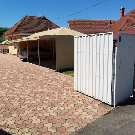 Garden Apartmanhaz 2 Hajdúszoboszló Εξωτερικό φωτογραφία