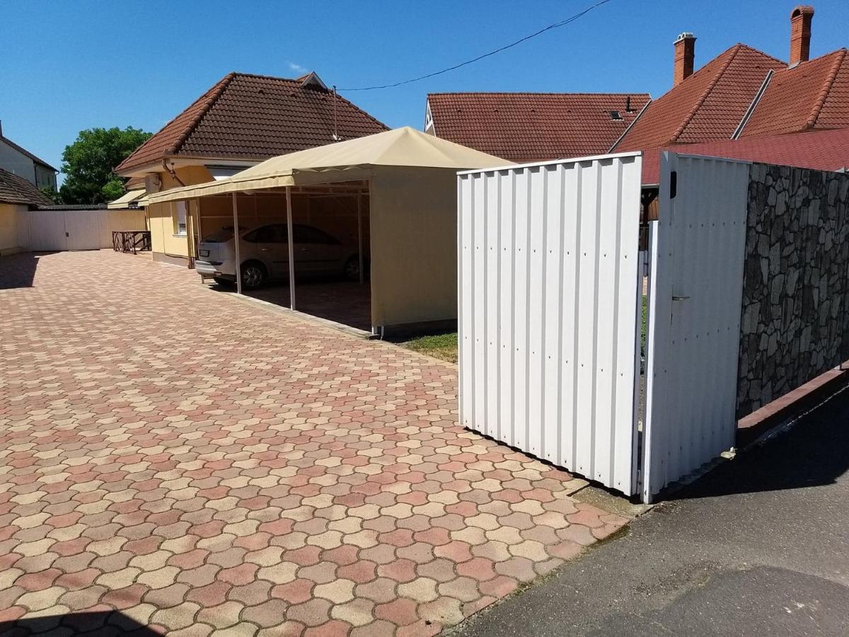 Garden Apartmanhaz 2 Hajdúszoboszló Εξωτερικό φωτογραφία